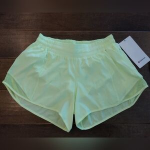 LULULEMON Women’s NWT Hotty Hot LR Low Rise yellow 4" Shorts - 10